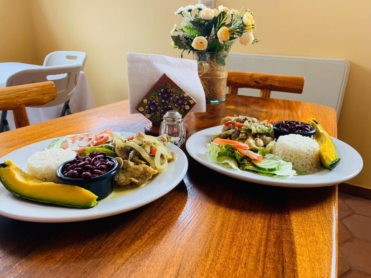 Hotel Y Restaurante Virgen De Fatima ลาเซย์บา ภายนอก รูปภาพ